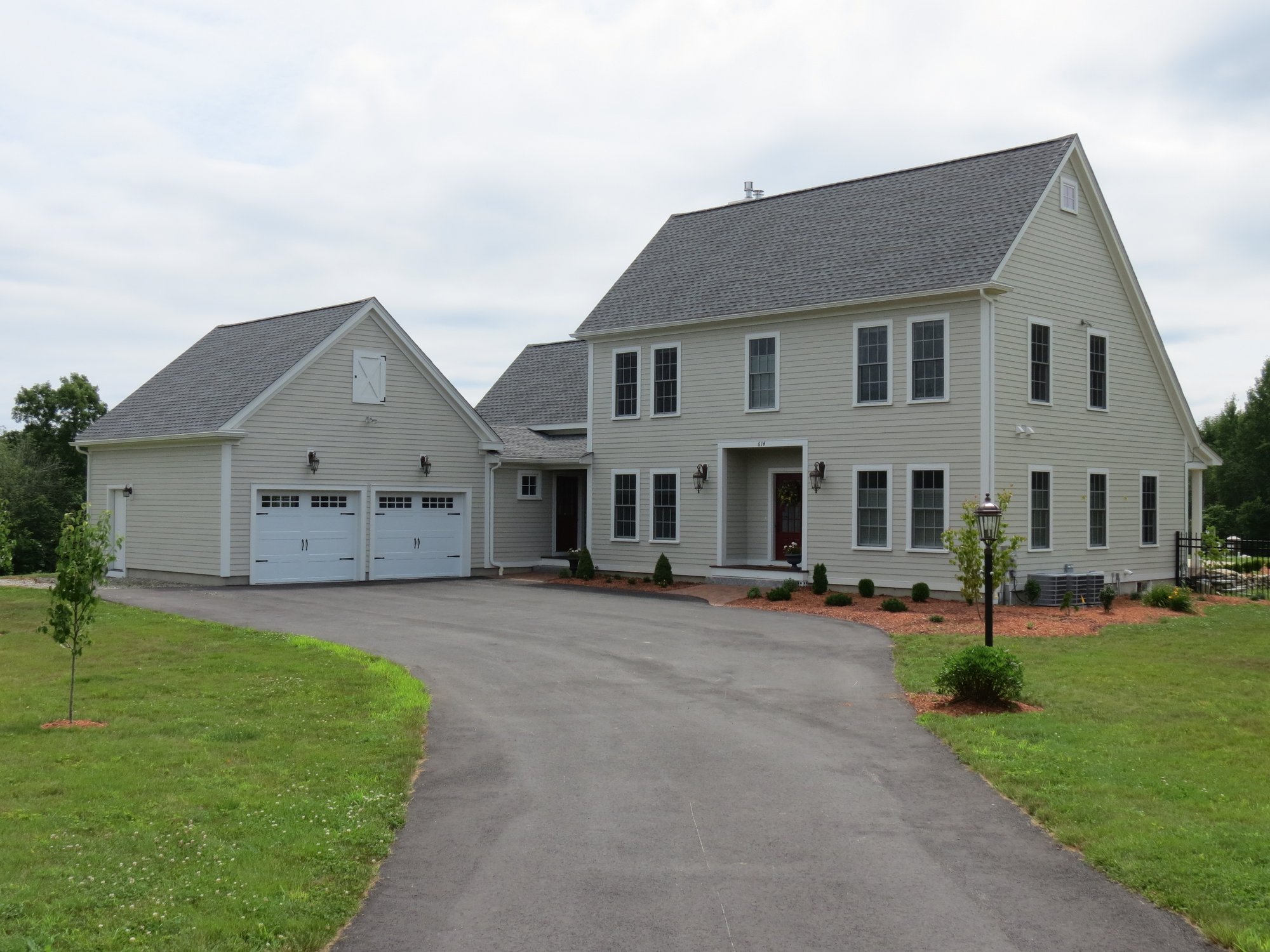 Photo of Saltbox Colonial home - Per